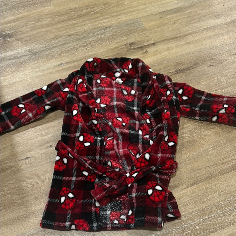 Red Plaid Spider-Man Robe - NWOT - washed in dreft never worn